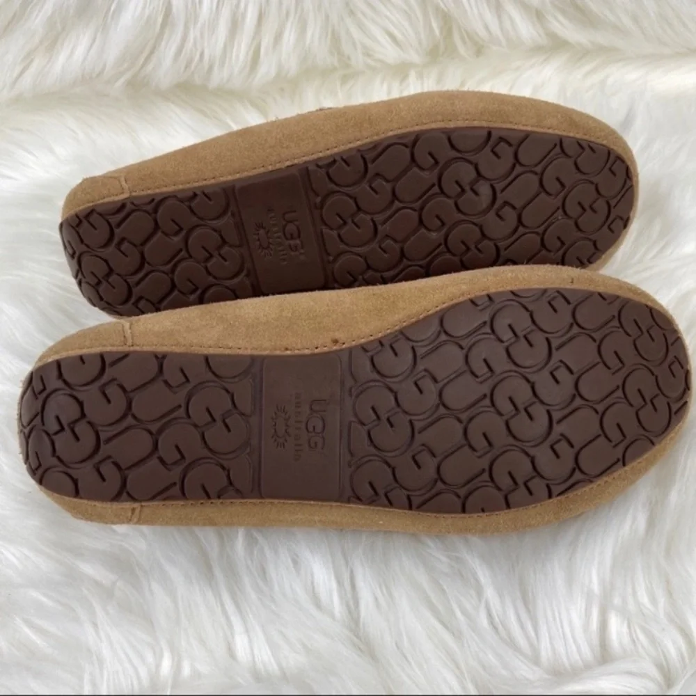 UGG LOAFERS FLATS SLIPON FUR SIZE 5 WOMAN